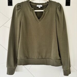 NWOT Evereve Olive Green V-Neck Top Sz Small